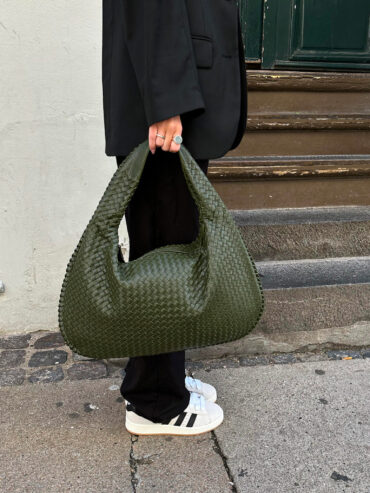 This bag’s practical design doesn’t sacrifice fashion, as the woven braid detail offers a high-end look perfect for women who appreciate both style and function. Whether you’re commuting, traveling, or heading to the office, the hobo tote ensures you have everything you need while maintaining a polished appearance. As a thoughtful Christmas gift for her, this soft leather tote is sure to impress. It’s perfect for the woman who values both comfort and elegance in her accessories, making it an ideal present for friends, family, or colleagues. Its versatile design and luxury feel make it a timeless addition to any wardrobe, ensuring it will be cherished for years to come. Luxury woven shoulder bag inspired by Bottega Veneta.