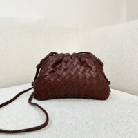 woven coffee brown crossbody handbag for women, designer dupe interwoven handbag with top handle. elegant evening clutch for women, trendy dumpling bag for her. Jodie bottega inspired crossbody handbag for women. ideal birthday gift for teenage girls or women