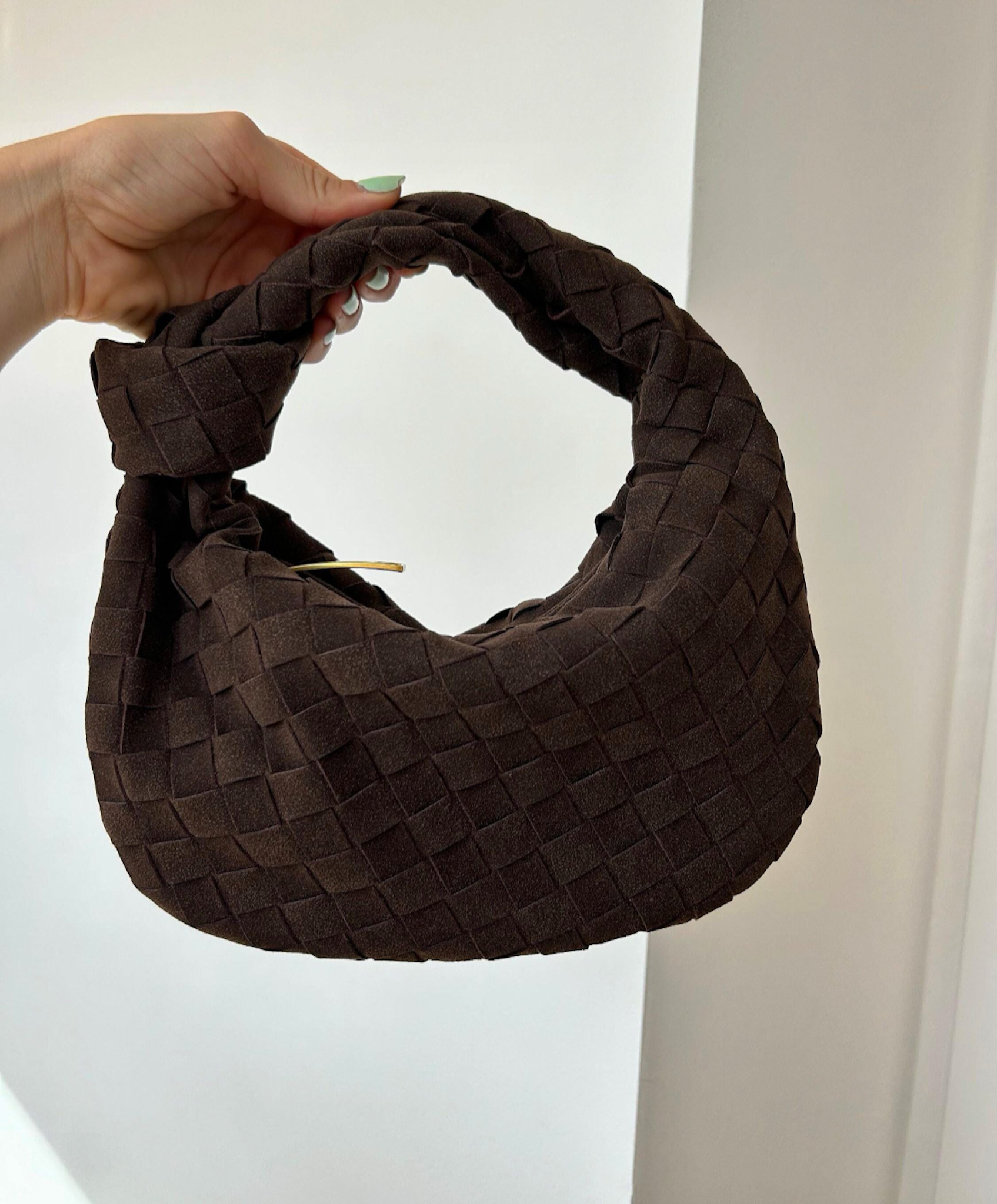 Brown Vegan Suede Hobo Handbag – Soft, Spacious & Stylish Shoulder Bag for Work or Travel. Elevate your everyday look with this brown vegan suede hobo handbag – the perfect blend of effortless style, comfort, and conscious fashion. With its slouchy silhouette and soft-touch texture, this bag brings a laid-back luxury feel to any outfit. Crafted from high-quality vegan suede, this handbag offers the look and feel of genuine suede without harming animals. The rich brown shade is neutral yet warm, making it a versatile accessory that transitions easily from office wear to weekend adventures.