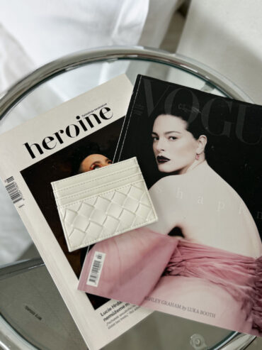 Bílý woven cardholder z vegan kůže